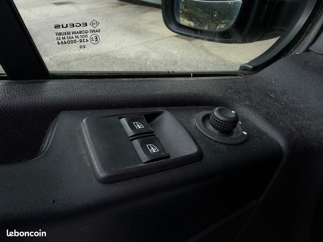 RENAULT TRAFIC VU L2H2 1200 2.0 DCI 145CH ENERGY CONFORT / NACELLE / ENTRETIENS RENAULt (image 22)