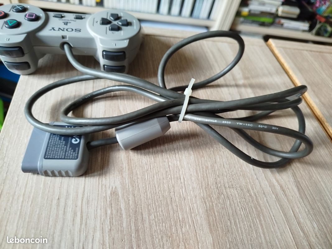 Manette Hori Digital Sindou Pad Pour Sony Playstation PS1 - SLPH 00108 Gris Clair - Occasion