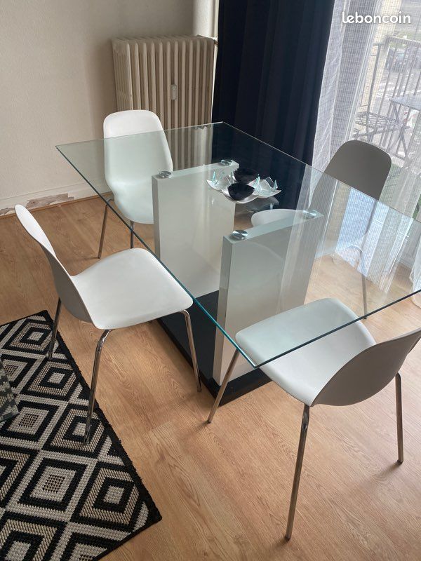 Table en verre (image 1)