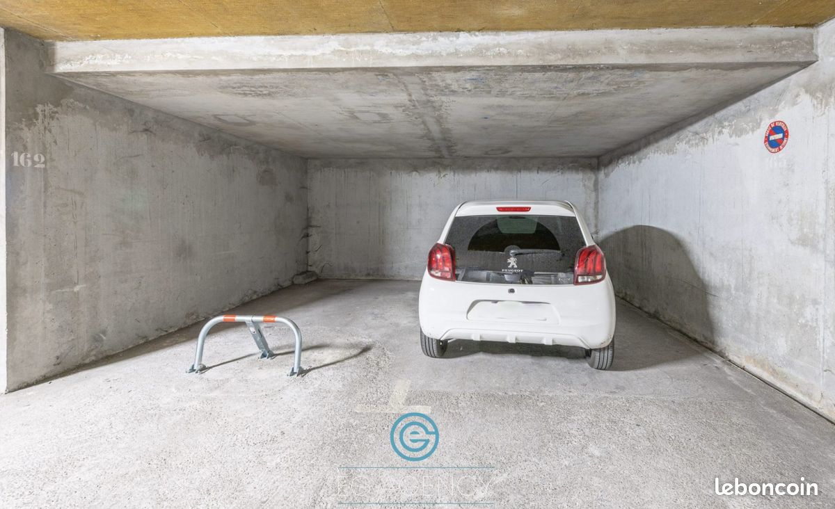 Parking 15 m² · à Marseille · 15 m² · 100 €/mois