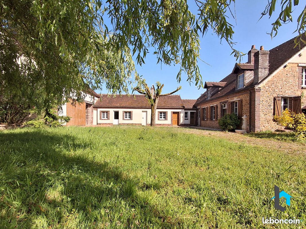Maison 8 pièces 305 m² · à Illiers-Combray · 305 m² · 288 750 €