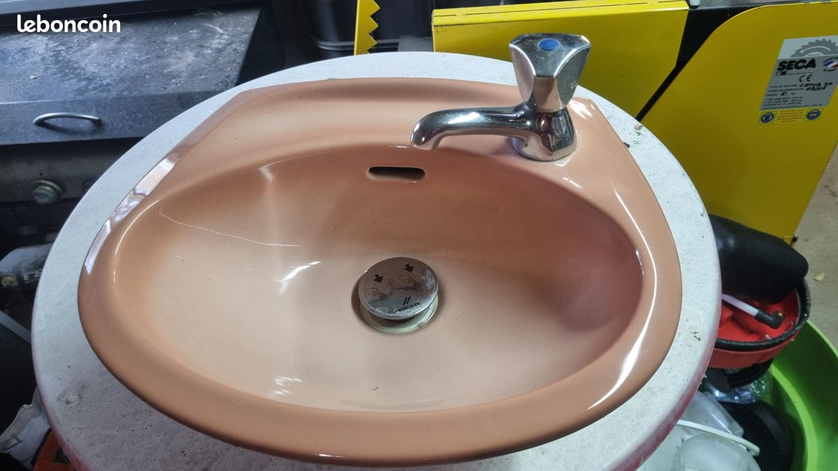 Petit lavabo (image 1)