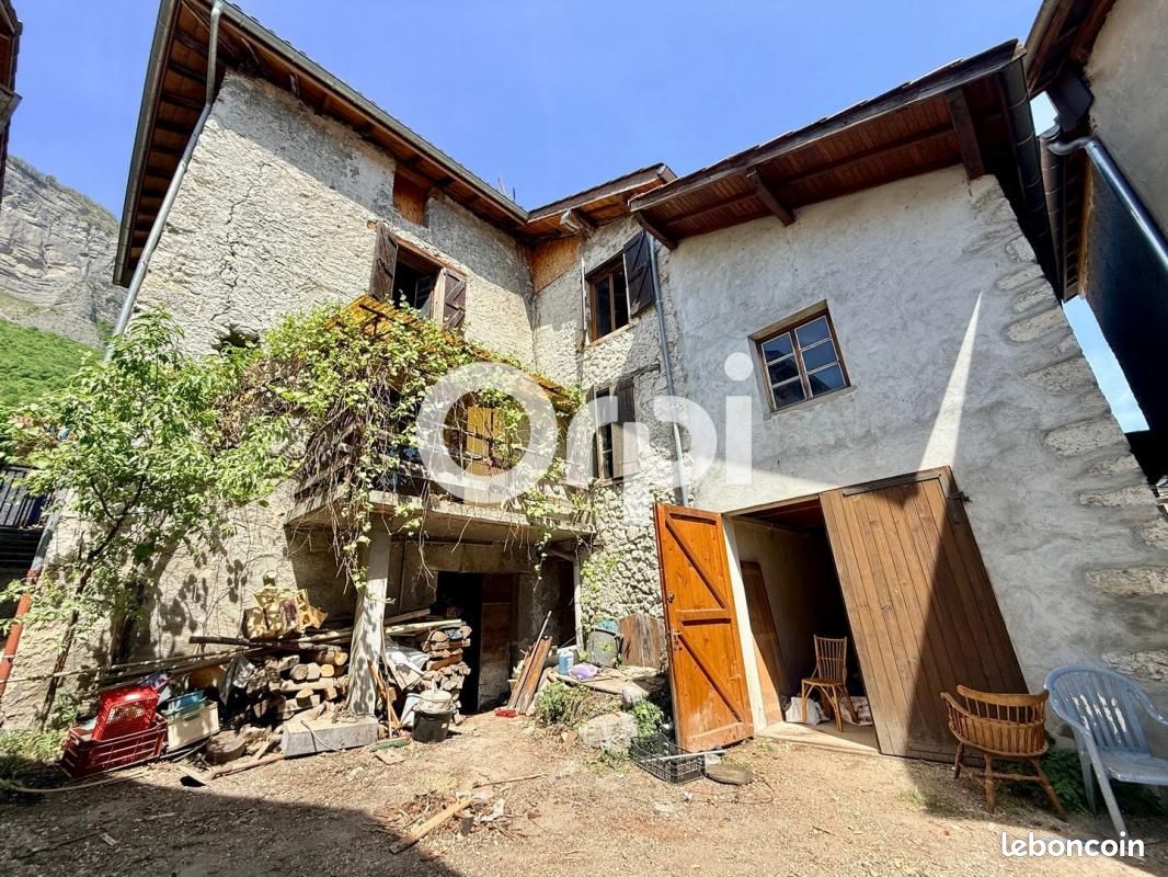 Maison 2 pièces 125 m² · à Lumbin · 125 m² · 151 900 €