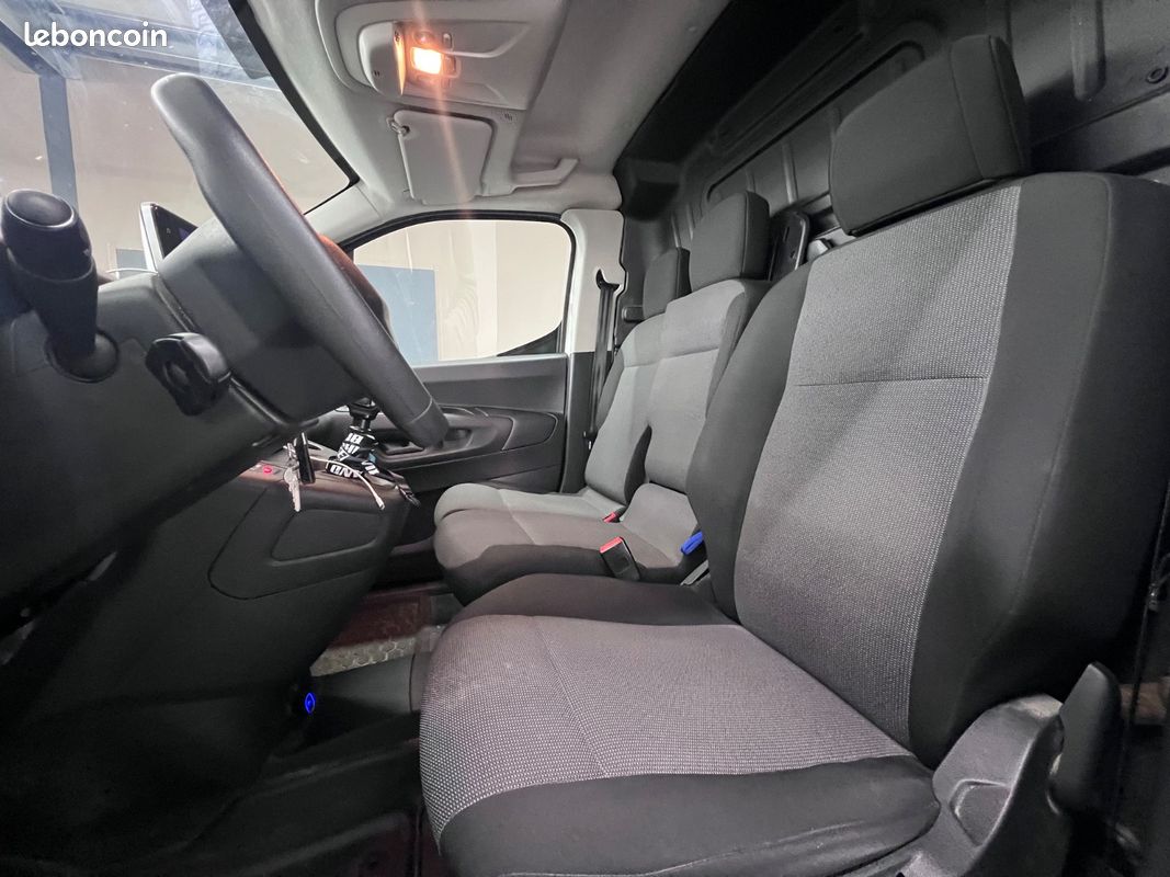 Peugeot Partner Premium L1 1.5 BlueHDI 130cv/3 Places/CarPlay/Radar AR/Régulateur De Vitesse (image 9)