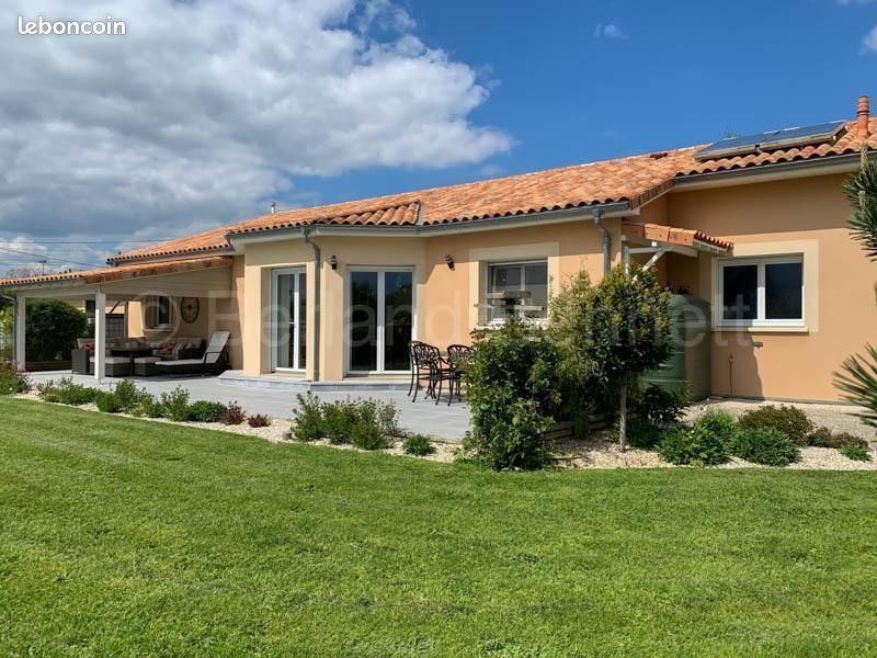 Pavillon 6 pièces 145 m² - Civray 86400 (image principale 0)