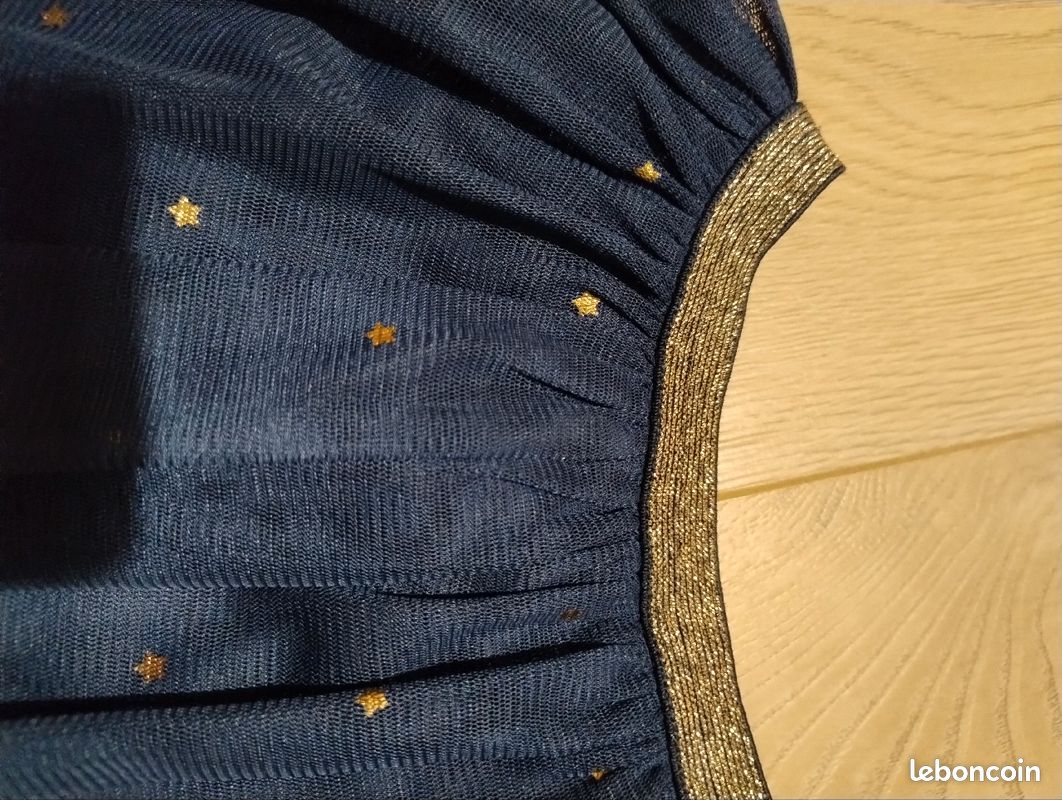 Jupe en tulle motif étoiles dorées taille 18 mois Okaïdi
État impeccable (image 3)