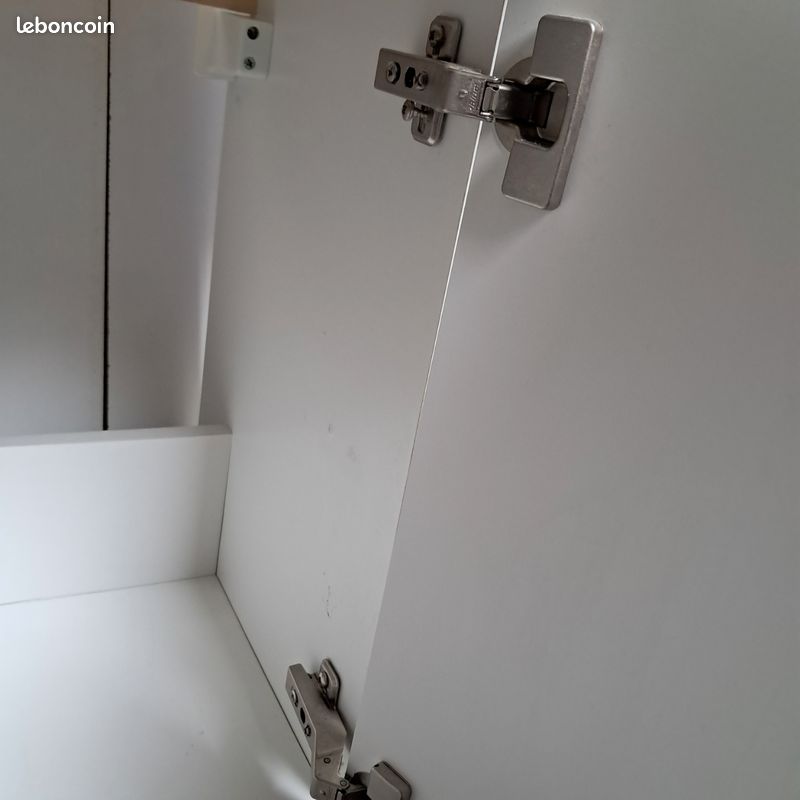 Meuble à suspendre avec vasque et porte-serviettes (image 15)
