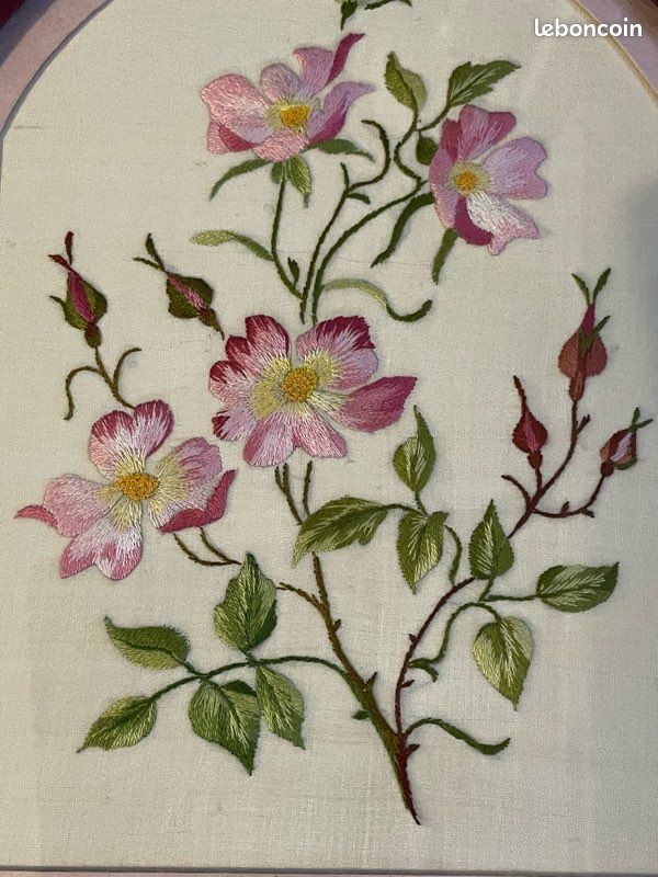 Toile peinte à la main unique avec des fleurs et des boutons