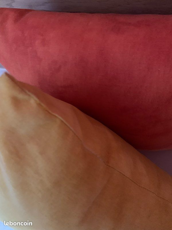 Coussin jaune ou orange déhoussable. Neuf (image 1)