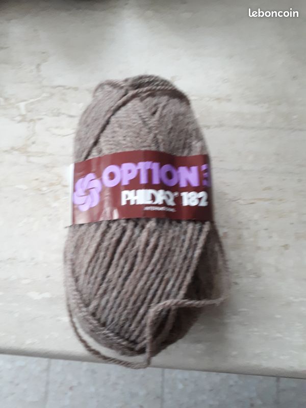 Lot 13 pelotes de laine (image 3)