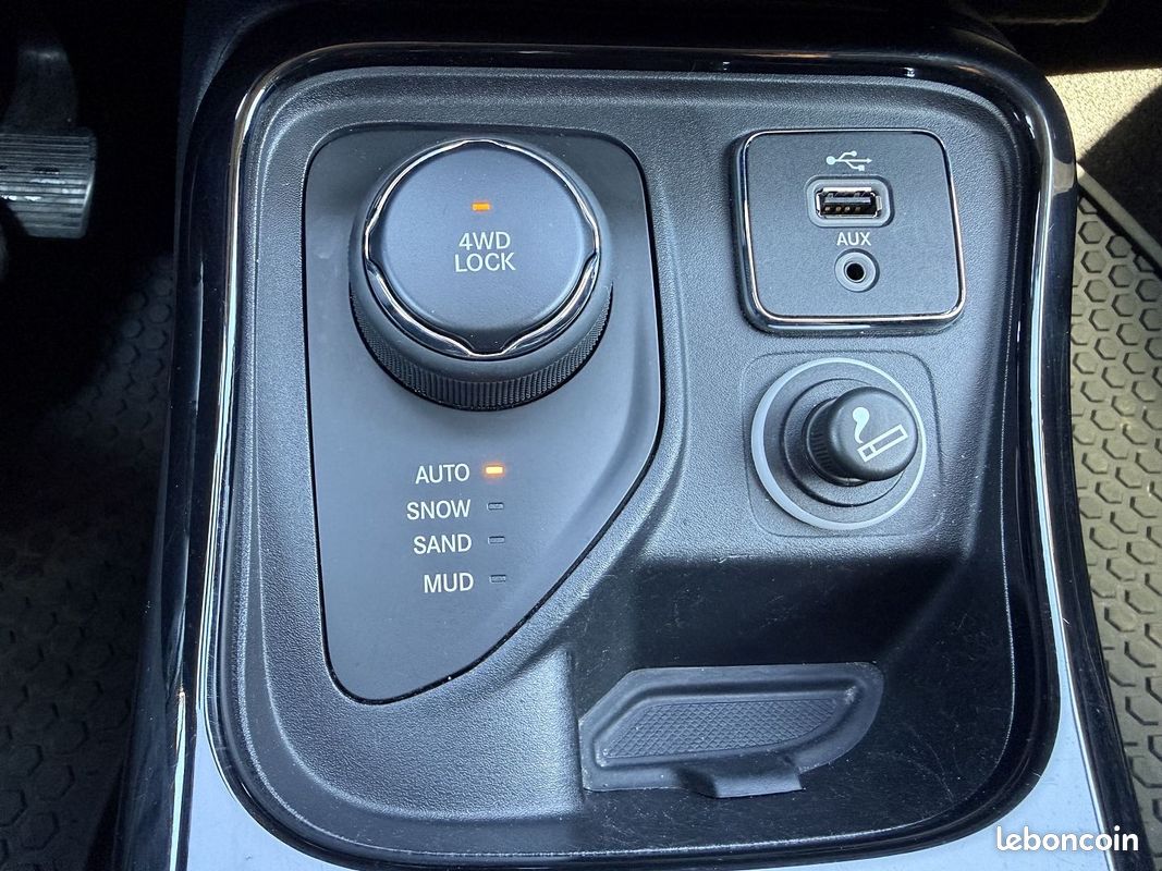 Jeep COMPASS 1.4 MULTIAIR II 170CH LIMITED 4X4 BVA9 EURO6D-T (image 16)