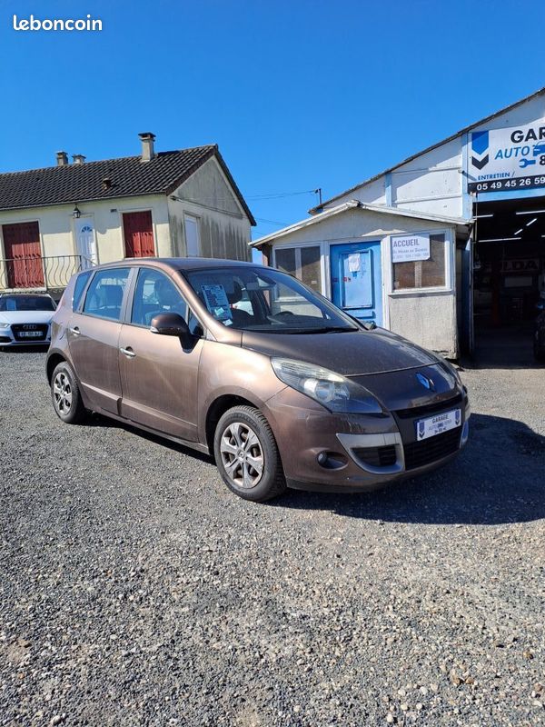 Renault megane scenic 1.5 dci 110ch fap bose 2012 (image 3)
