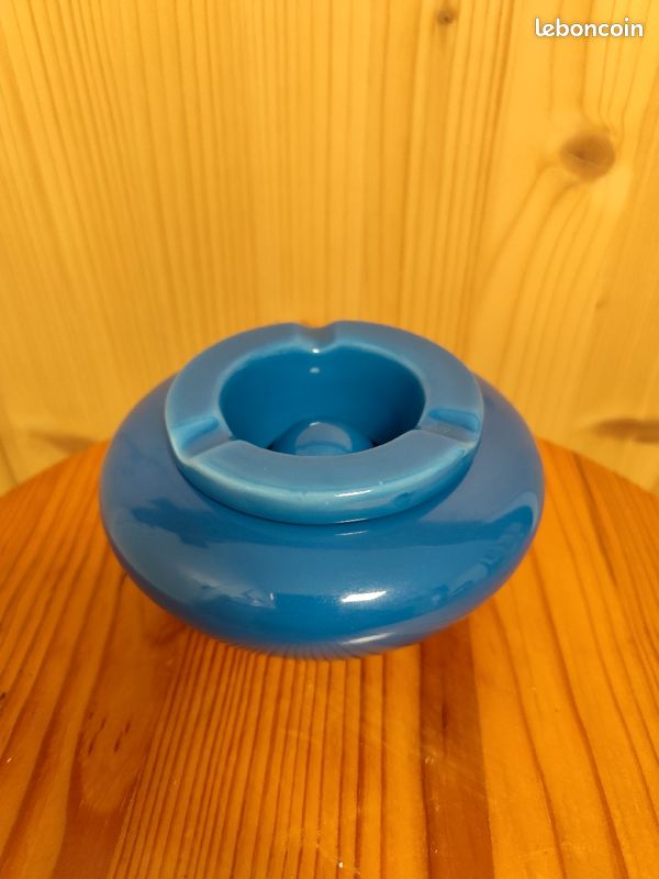 Cendrier anti odeur, anti vent en faience (image 1)