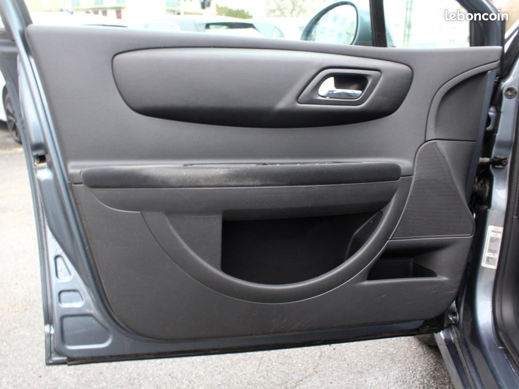 CITROEN C4 HDI 110 Pack Ambiance (image 9)