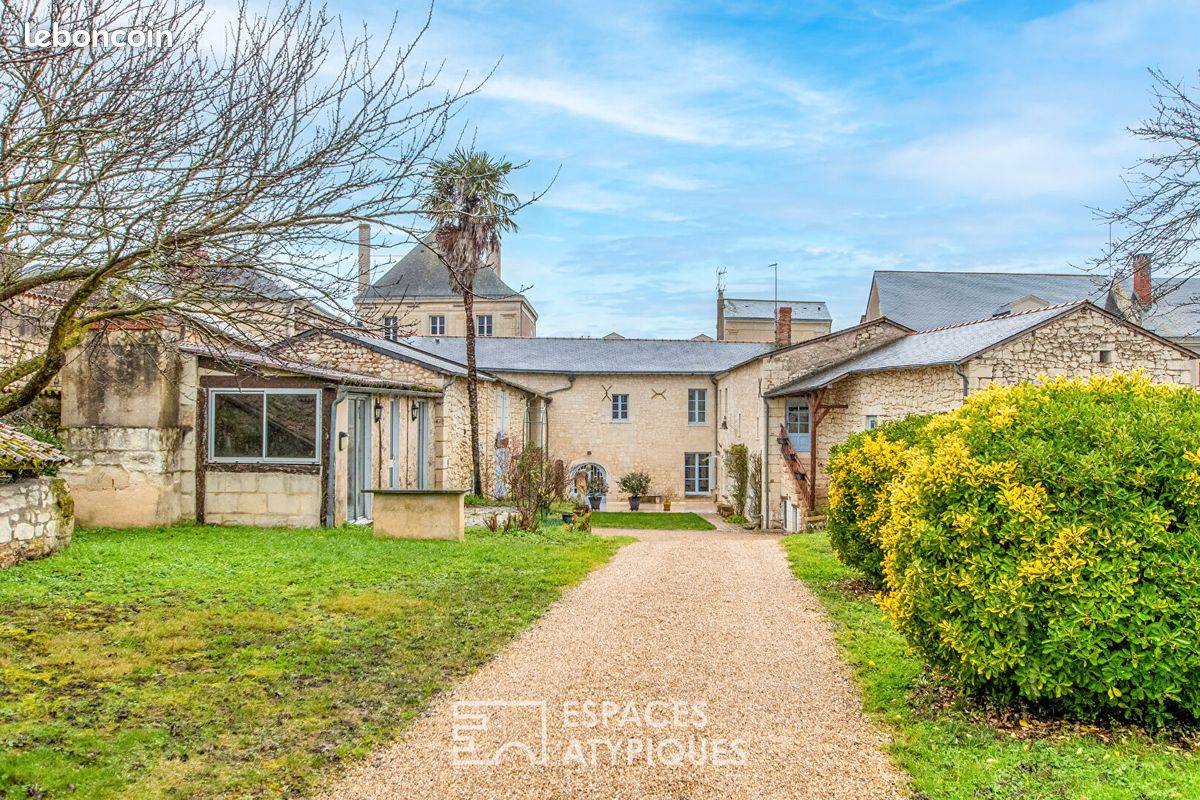 Maison 9 pièces 290 m² · à Le Puy-Notre-Dame · 290 m² · 585 000 €