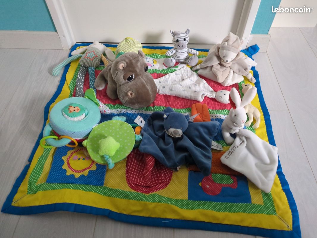 Doudous et tapis d'éveil (image 1)