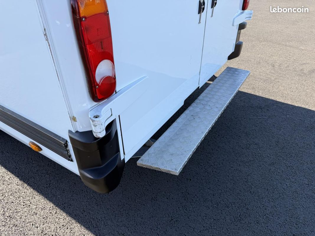 PEUGEOT BOXER 3.0HDI180 planché cabine Procar Lux 22m3 - Moteur Iveco distribution par chaîne (image 9)