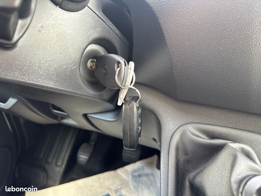 Renault master fgn trac f3500 l2h2 blue dci 135 confort (image 20)