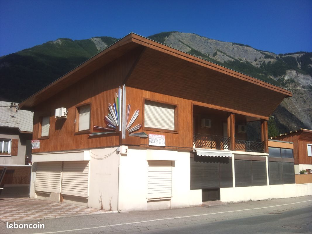 Appartement 5 pièces 132 m² · au Bourg-d'Oisans · 132 m² · 320 000 €
