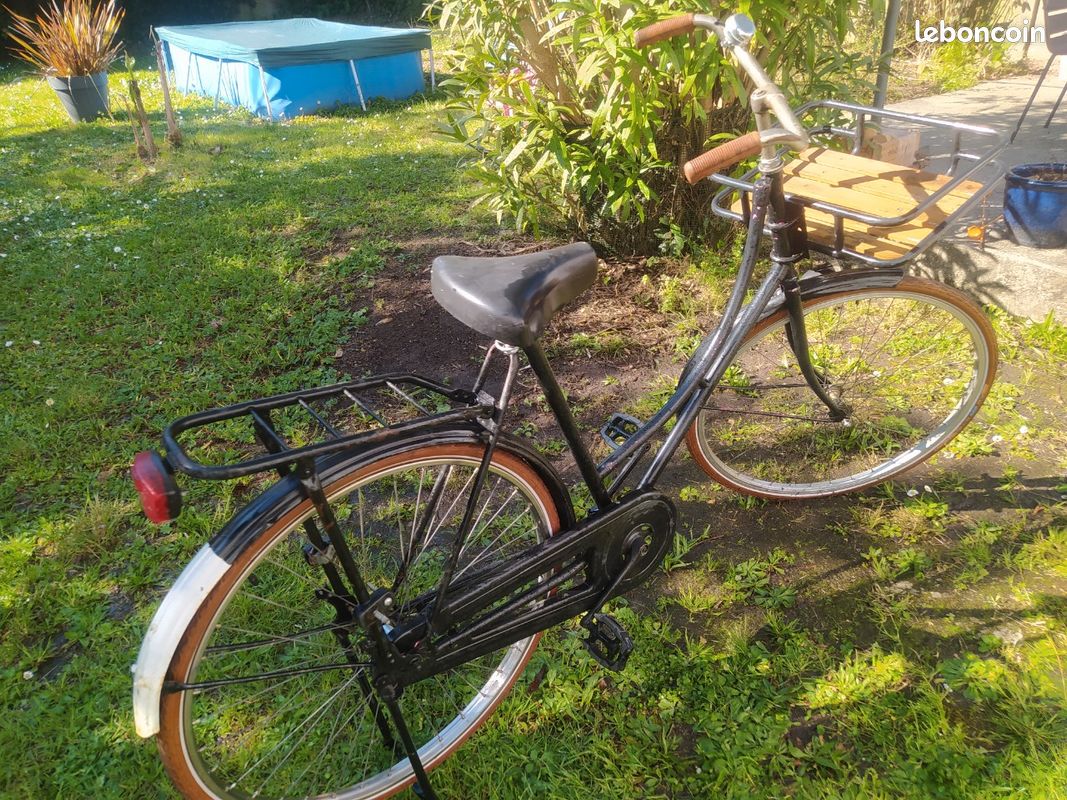 Velo vintage hollandais simple vitesse avec grand porte bagage Vélos