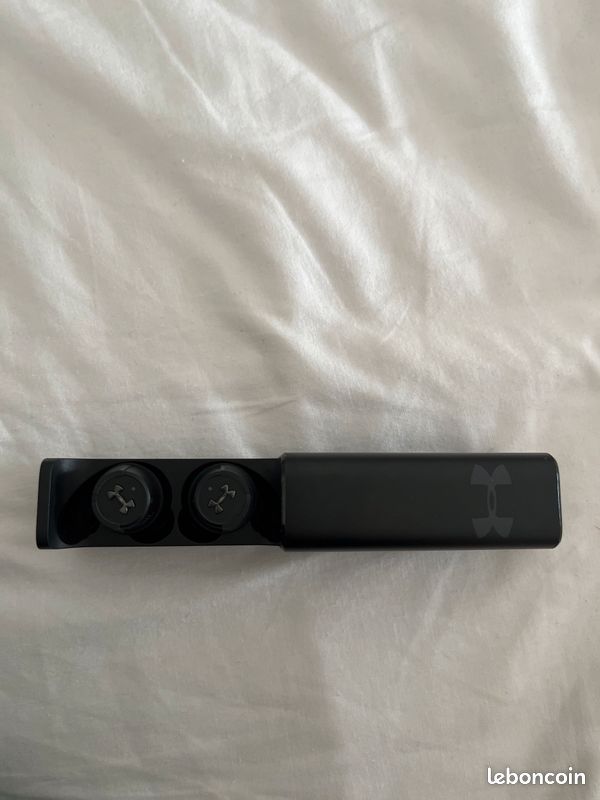 Écouteurs wireless JBLx Under armour , Prix négociable (raisonnable) (image 2)