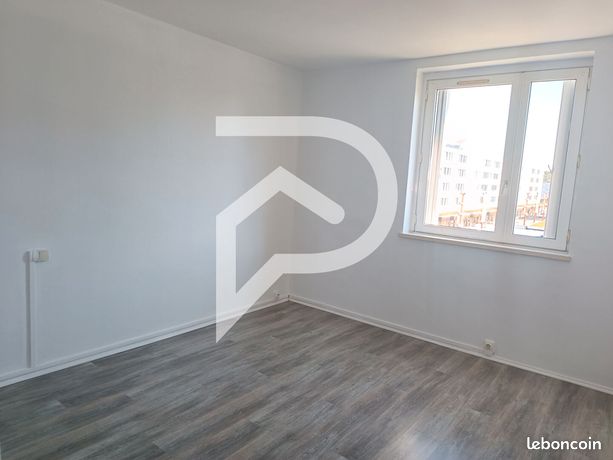 https://img.leboncoin.fr/api/v1/lbcpb1/images/fb/74/6d/fb746da36961f02ec9542f0c51f10a08bba17c3a.jpg?rule=ad-image