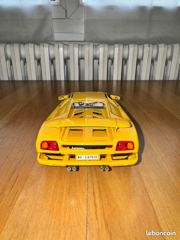 Lamborghini Diablo jaune Burago 1990 miniature 1:18 portes ouvrantes bon état collection (image 4)