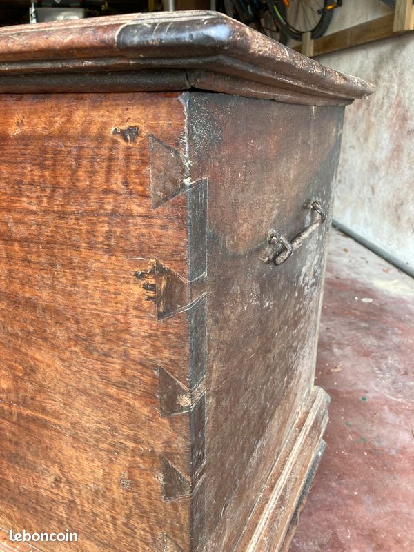Coffre ancien ou Maie noyer 18eme (image 5)