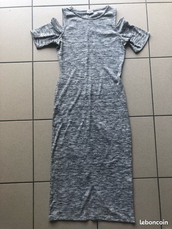 Robe Moulante à Epaules Dénudées (image 1)