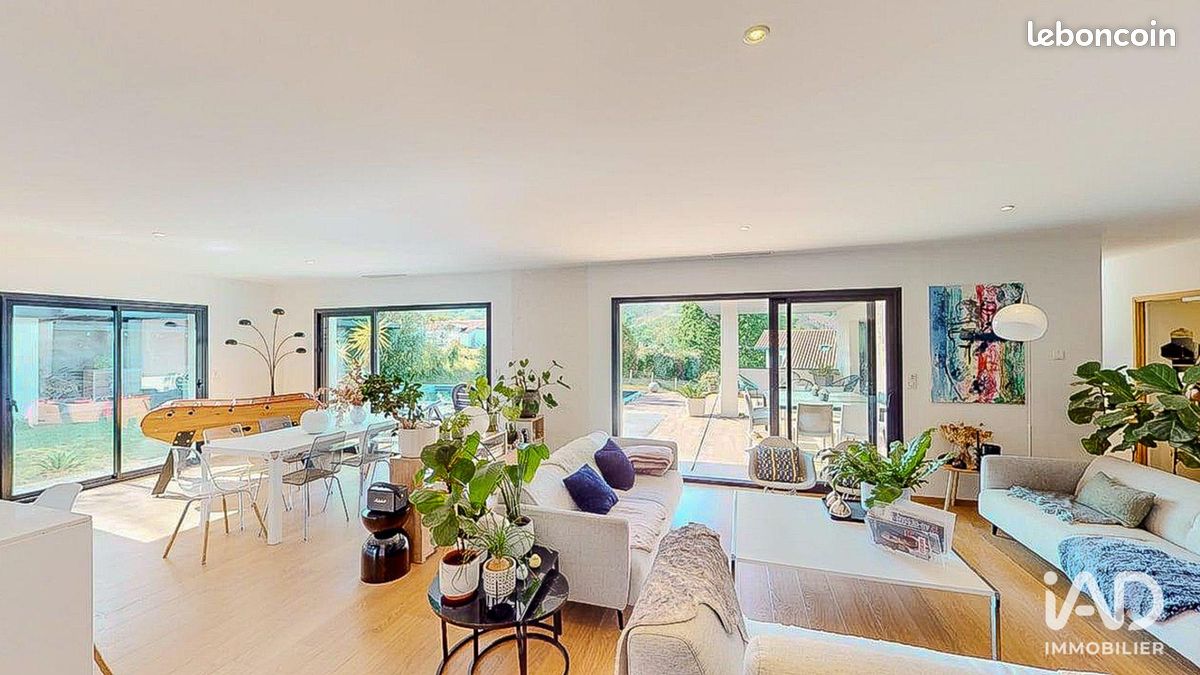 Maison 7 pièces 230 m² · à Urrugne · 230 m² · 1 100 000 €
