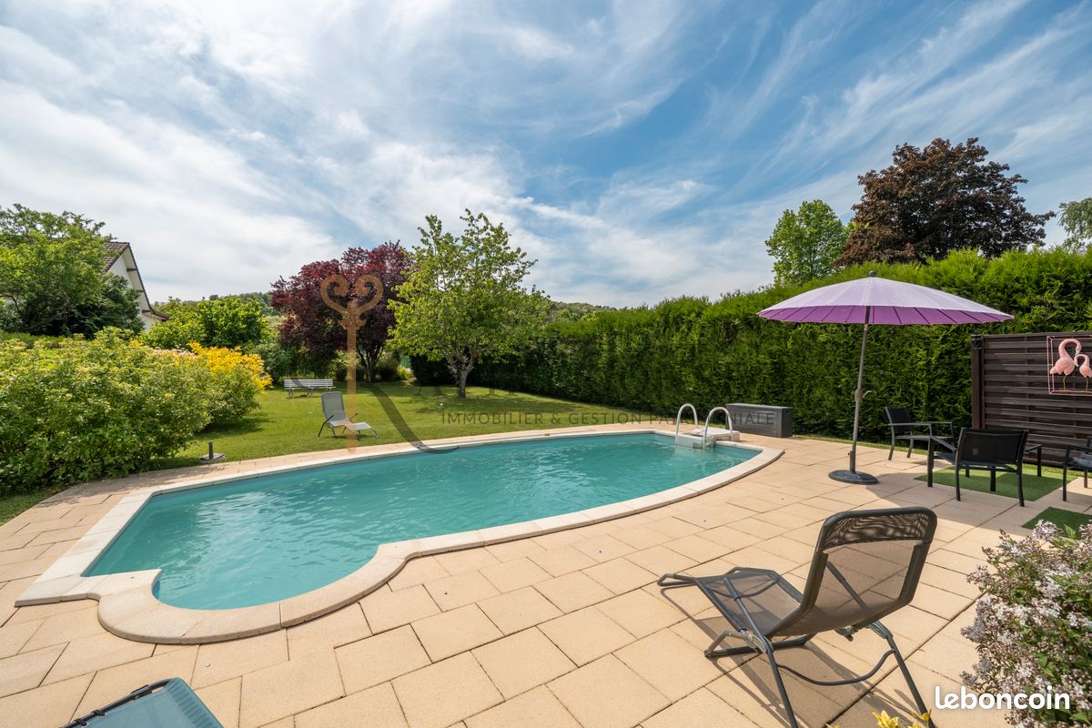 Maison 7 pièces 185 m² · à Charmes · 185 m² · 269 000 €