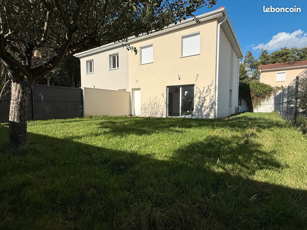 Maison 4 pièces 100 m² · à Saint-Didier-de-Formans · 100 m² · 350 000 €