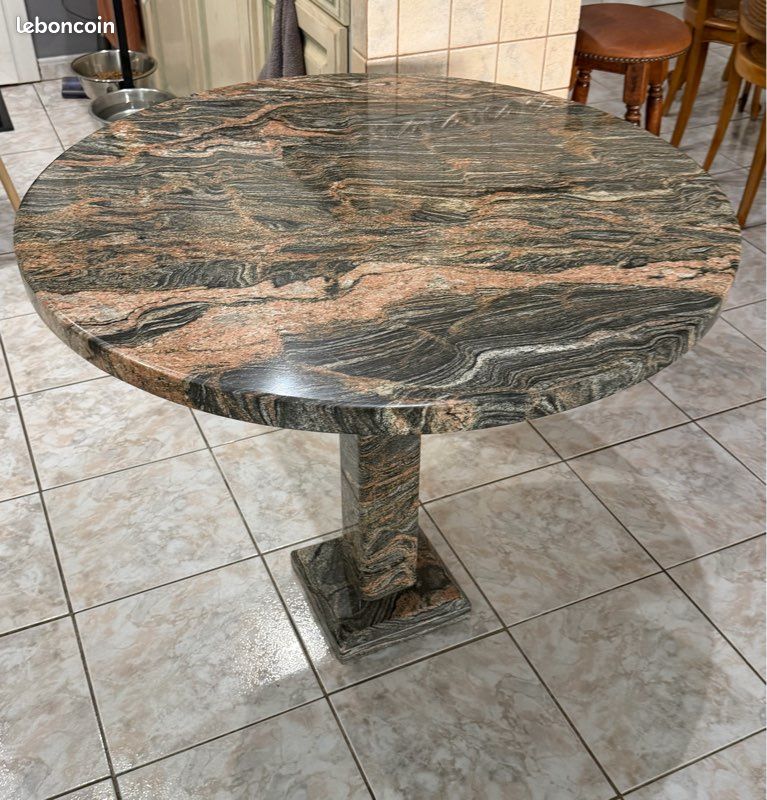 Table granit (image 1)