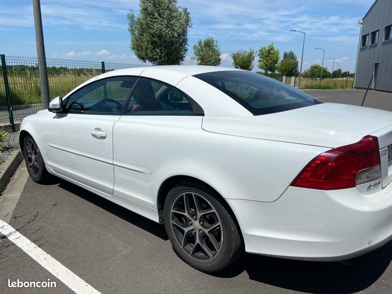 Volvo C70. D4 (image 2)