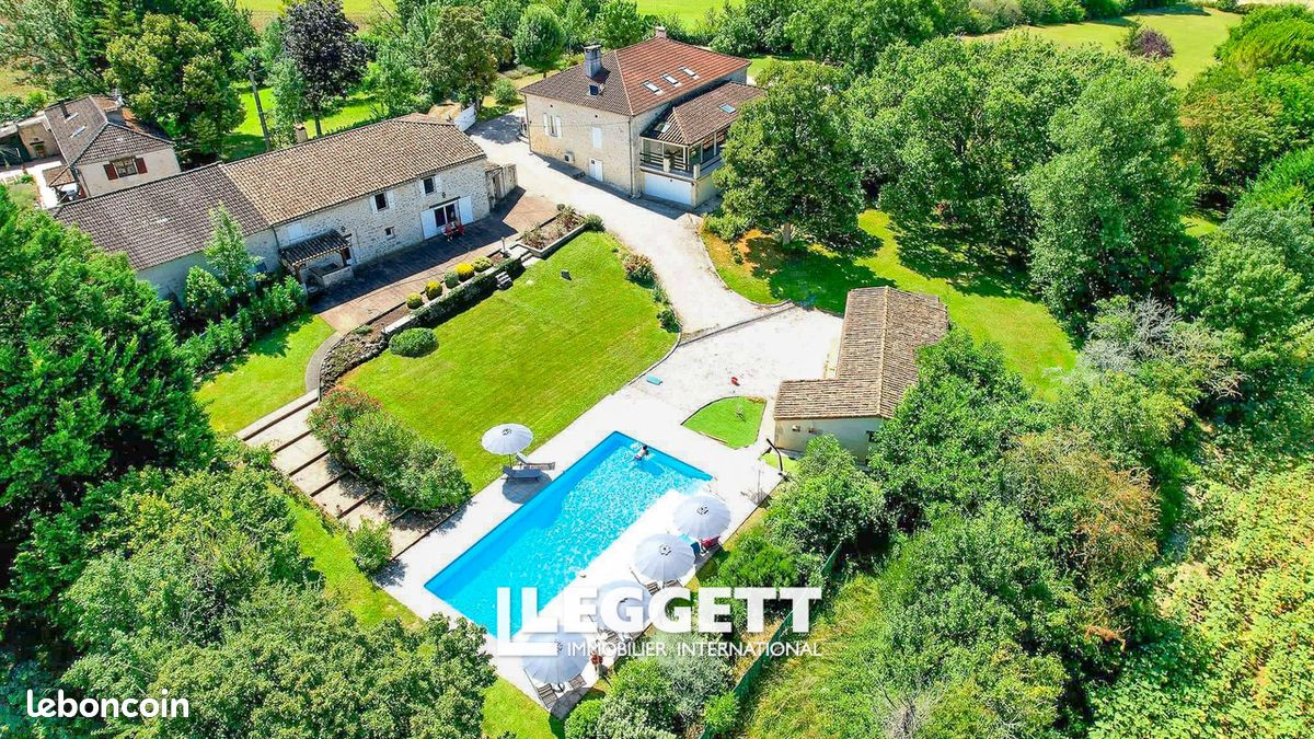 Maison 14 pièces 589 m² · à Bourg-de-Visa · 589 m² · 595 000 €