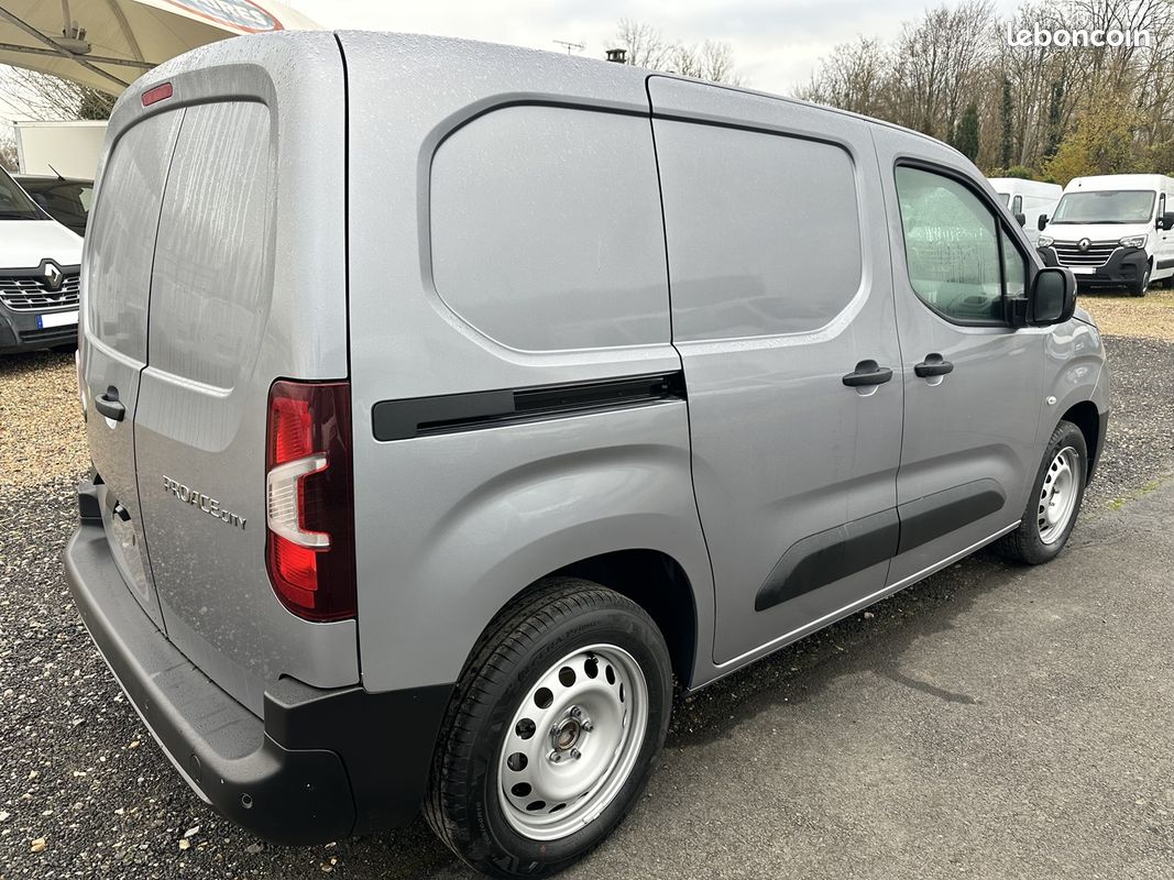 Toyota PROACE CITY GRIS MEDIUM 130 D-4D START BVA MY25 (image 4)