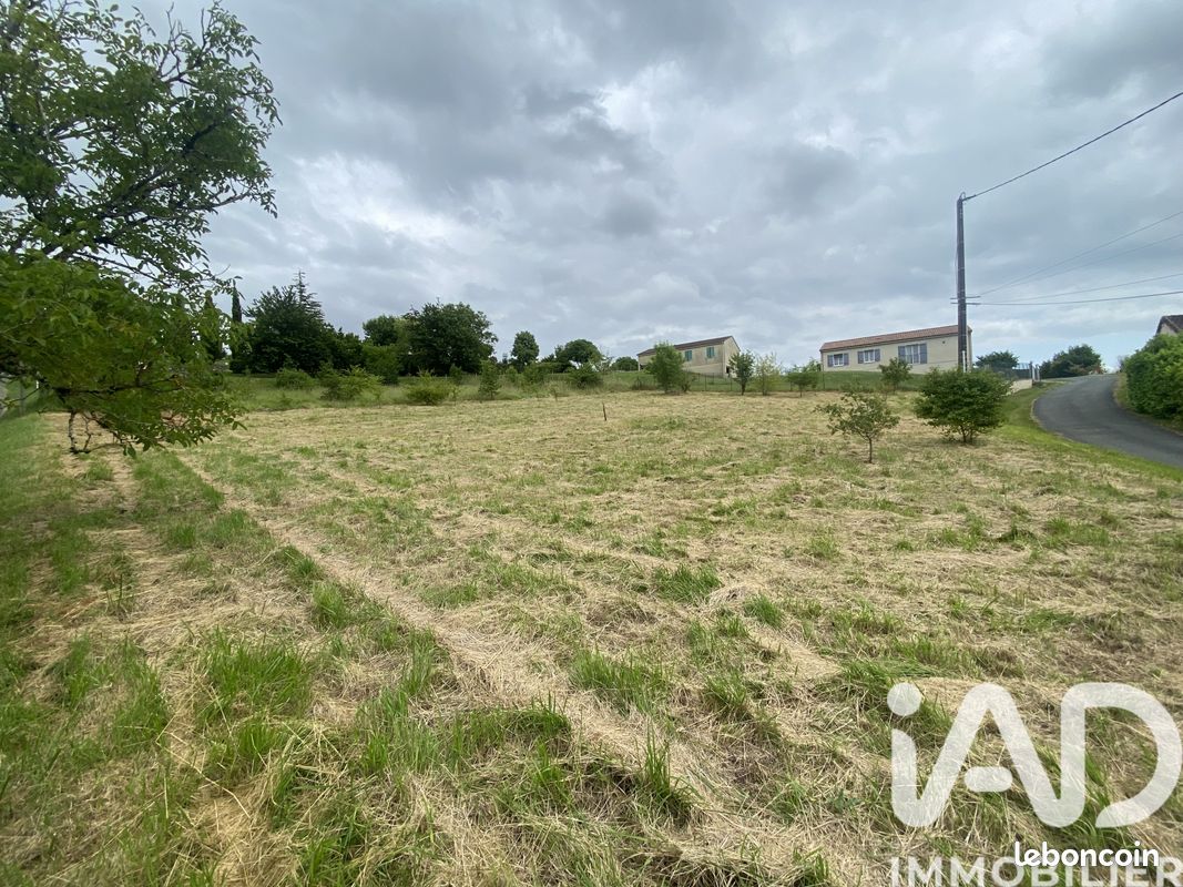 Terrain 1136 m² Villetoureix (image 1)