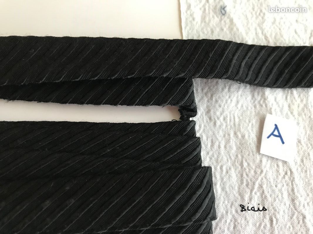 Mercerie – lot de biais sergé satiné (polyester ?) (image 3)