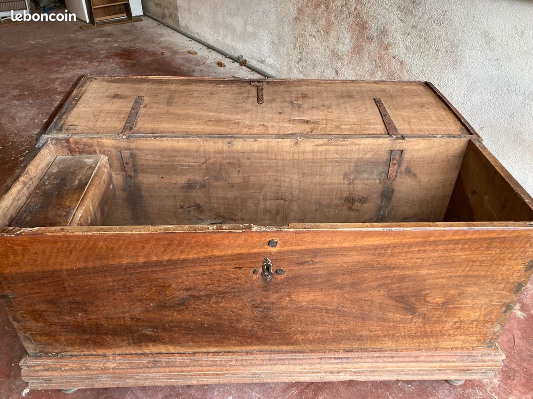 Coffre ancien ou Maie noyer 18eme (image 8)