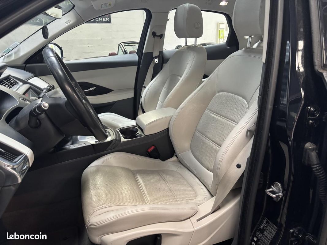 JAGUAR E-PACE D150 - AWD - BVA S PHASE 1 - CARPLAY - Toit ouvrant (image 10)