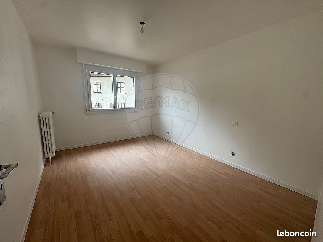 Appartement 3 pièces 70 m² · à Cluses · 70 m² · 1 050 €