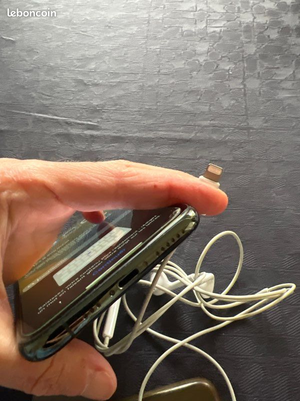 IPhone 11 Pro + 2 cases (image 4)