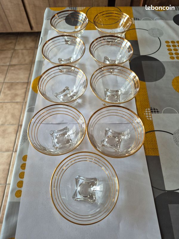 Lot de 9 coupes à champagne/ coupelles Art Déco Vintage. Pied carré et liserés dorés (image 7)