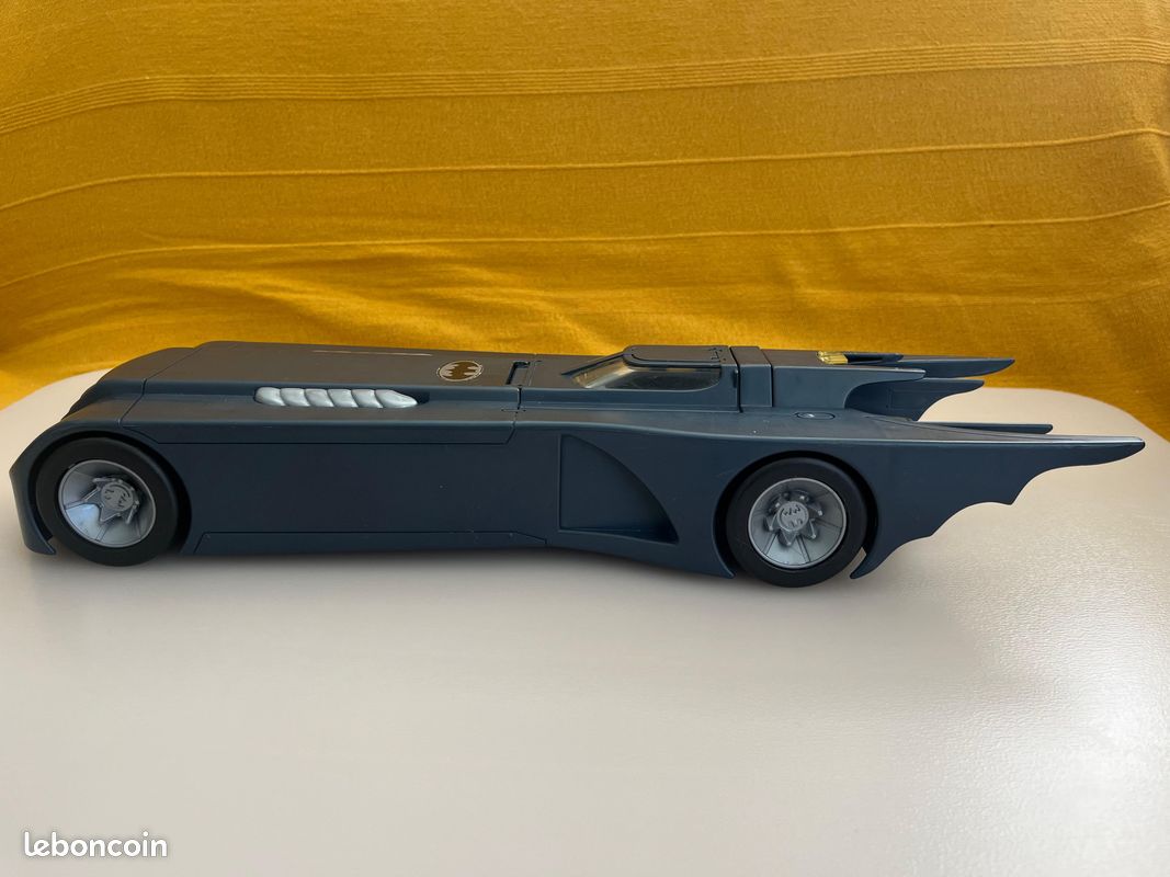 VINTAGE BATMOBILE Batman animated serie Kenner used box vintage DC