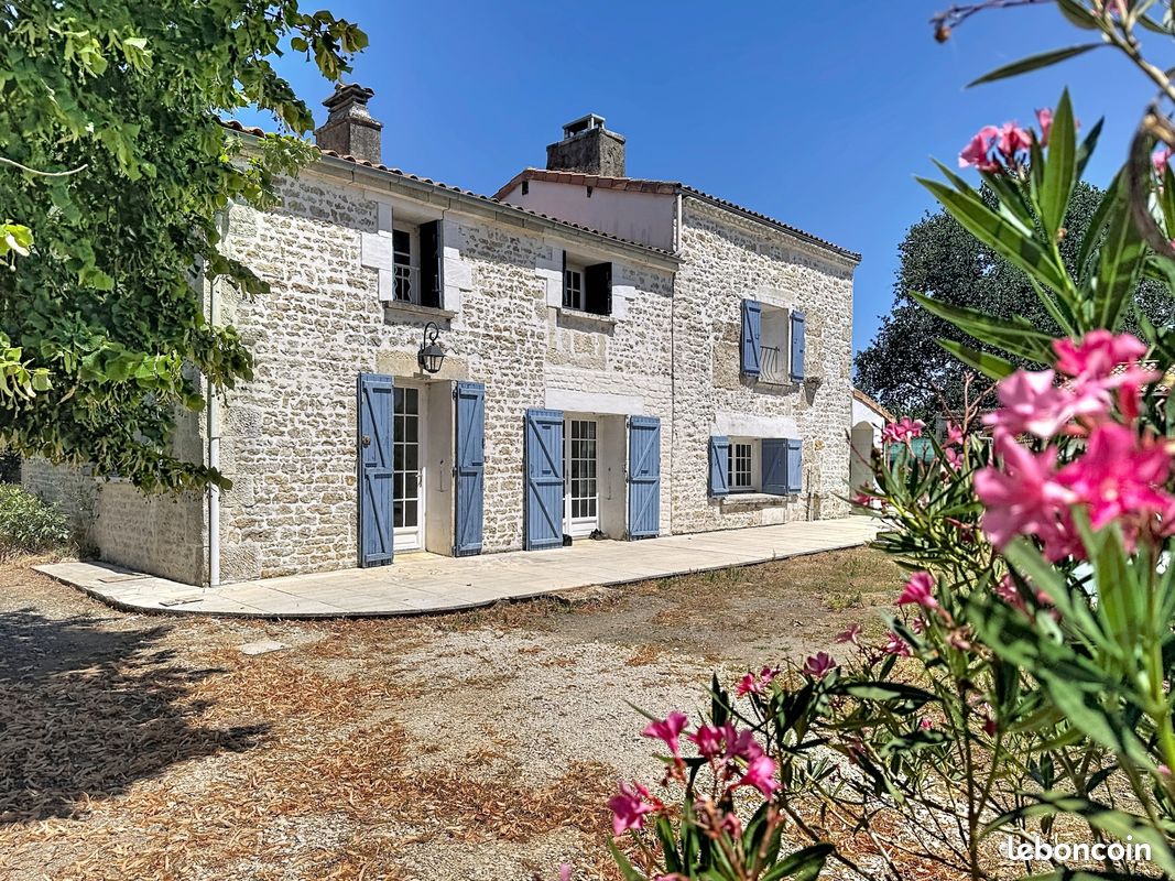 Maison 6 pièces 200 m² · à Chauray · 200 m² · 350 000 €