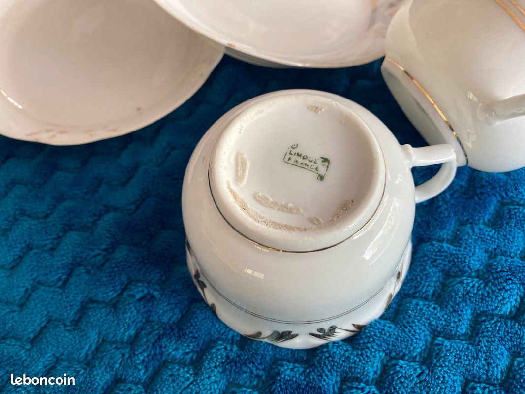 2 anciennes tasses à thé/ café porcelaine Limoges blanc/or (image 9)