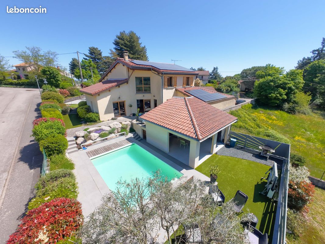 Maison 8 pièces 200 m² · à Vaugneray · 200 m² · 870 000 €