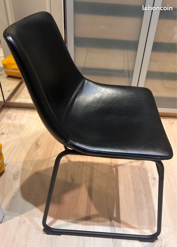 Chaises en simili cuir noir BUT ROMANE – lot de 2 (image 1)