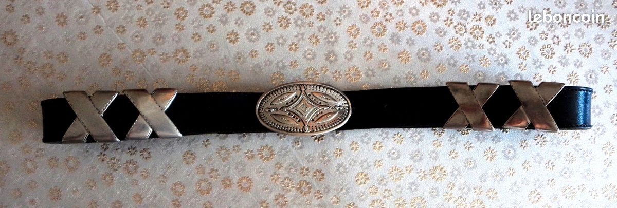 Ceinture cuir noir garnitures metal longueur 80cm (image 3)