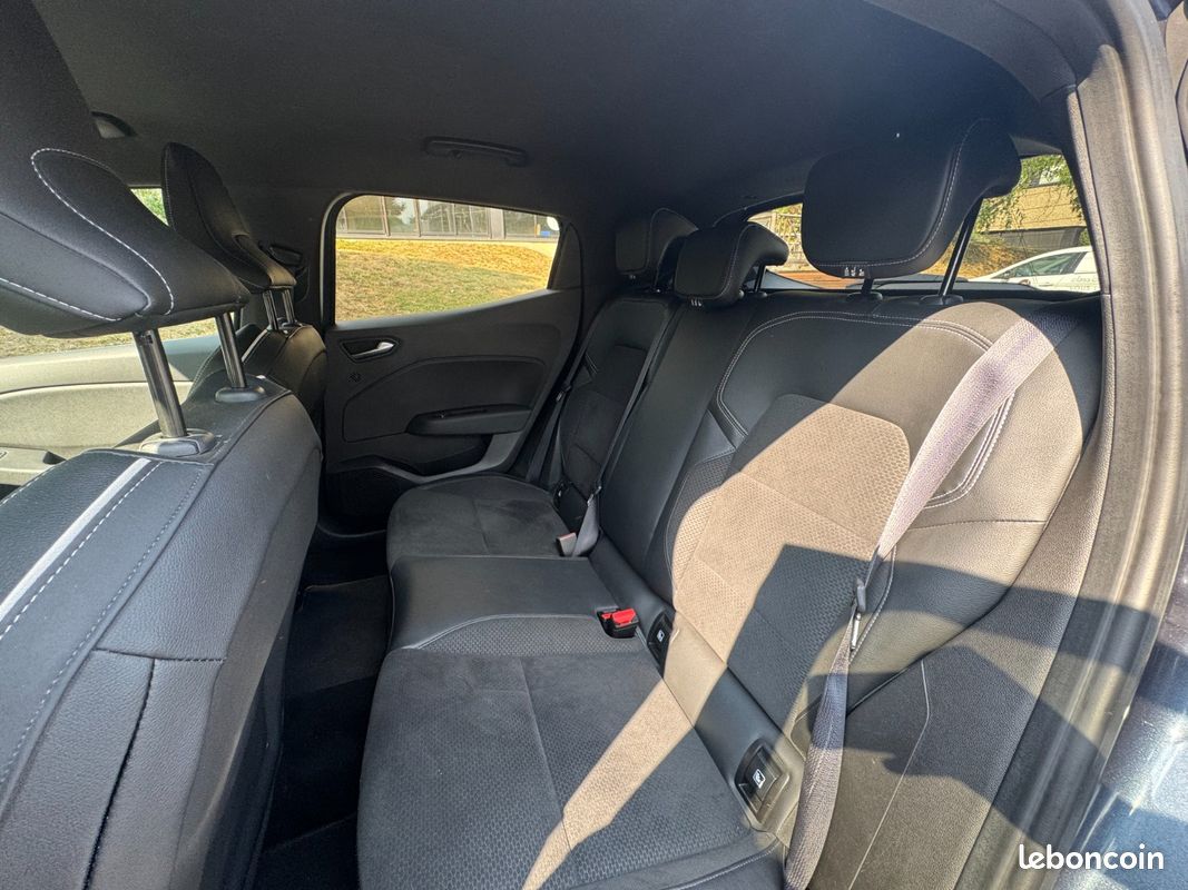 RENAULT CLIO V 1.3 TCe 130ch EDC Intens Edition One - CarPlay - Caméra 360° - Bose - Virtual Cokcpit (image 15)